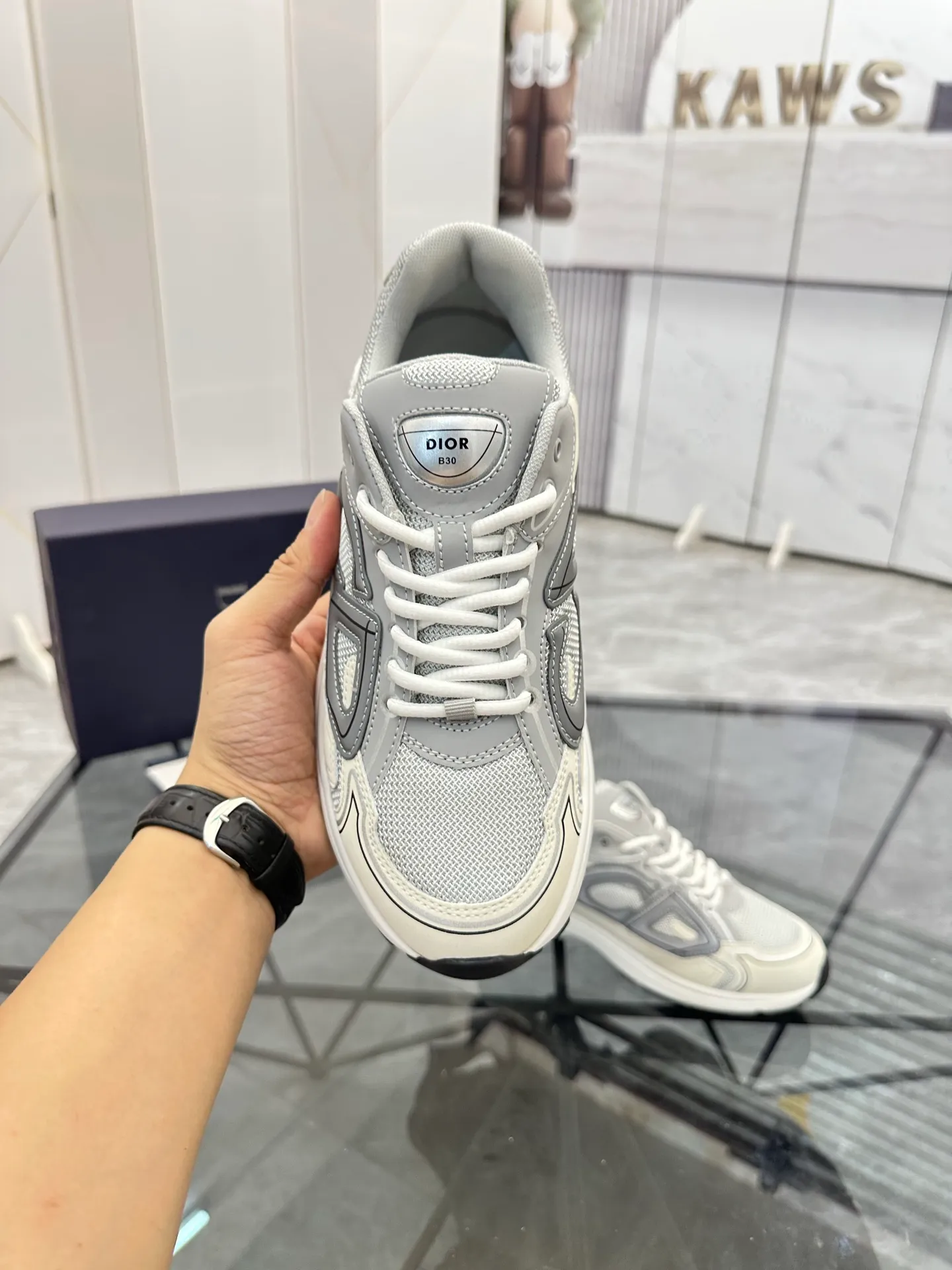 Men's shoes: 💰P400¥ Available in Guangzhou Product trademark: Dior* "Dior*" low-top casual shoes Regular size: 35-46 (can be customized to 47) Couple style Product materials: Upper imported cowhide stitched with original fabric, breathable lining, ultra-light foam original outsole. No.: 007